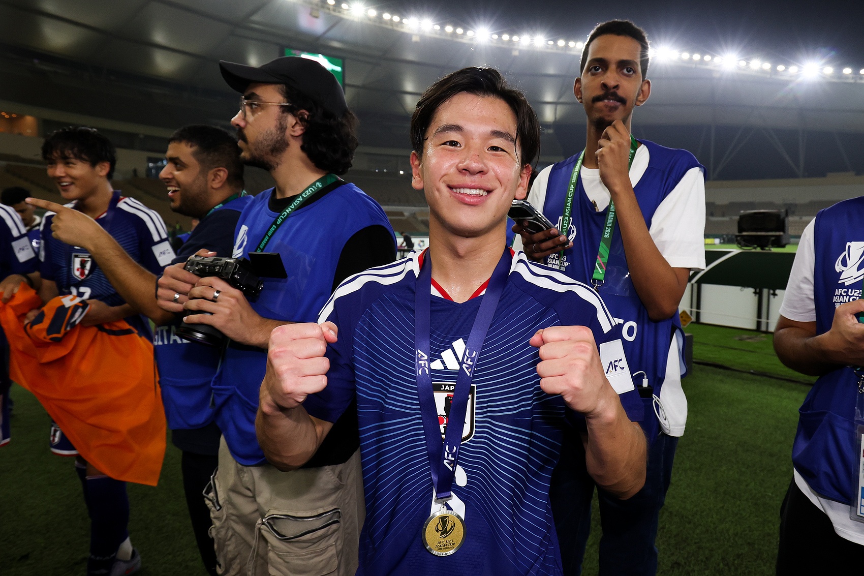 易建联：祝大家新年马不停蹄 步履坚实 每天都有新的进步