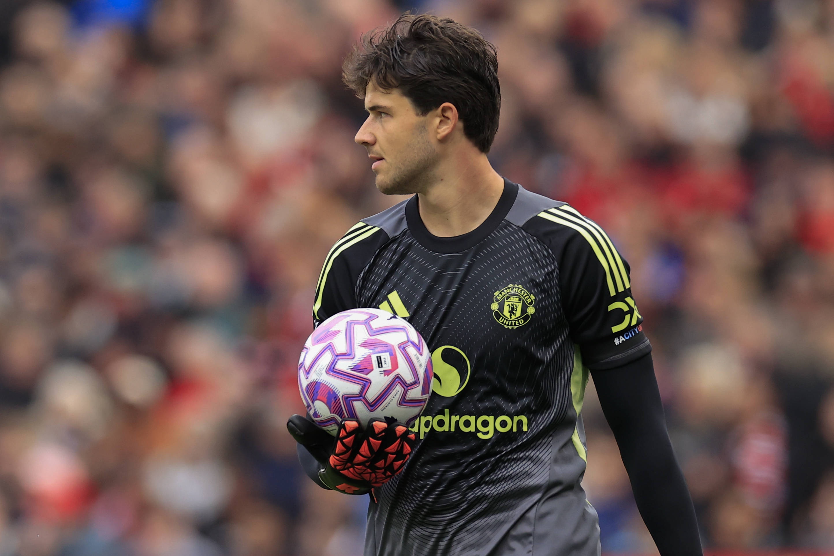 2次精彩助攻！曼联官方：B费当选本轮战胜维拉队内最佳球员